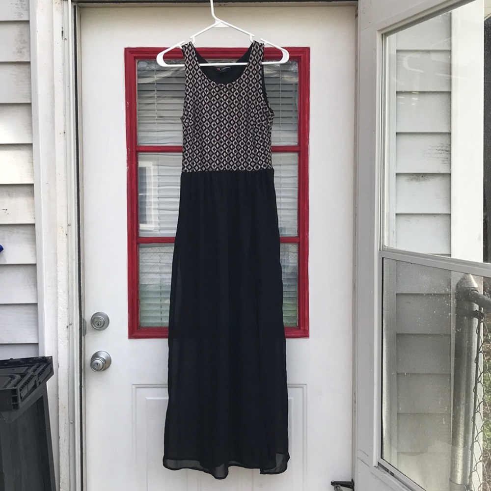 Long beautiful dress!